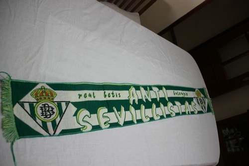 BUFANDA DE FUTBOL DE REAL BETIS BALOMPIE ANTIPALANGANAS | eBay