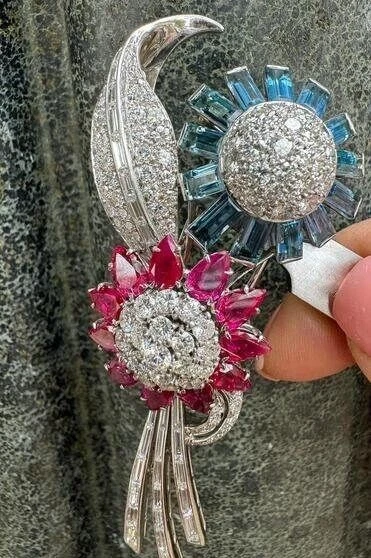 26.82 TCW Ruby ,Aquamarine & Sapphire Flower With Petal Design Women's Brooch - Image 4 of 4