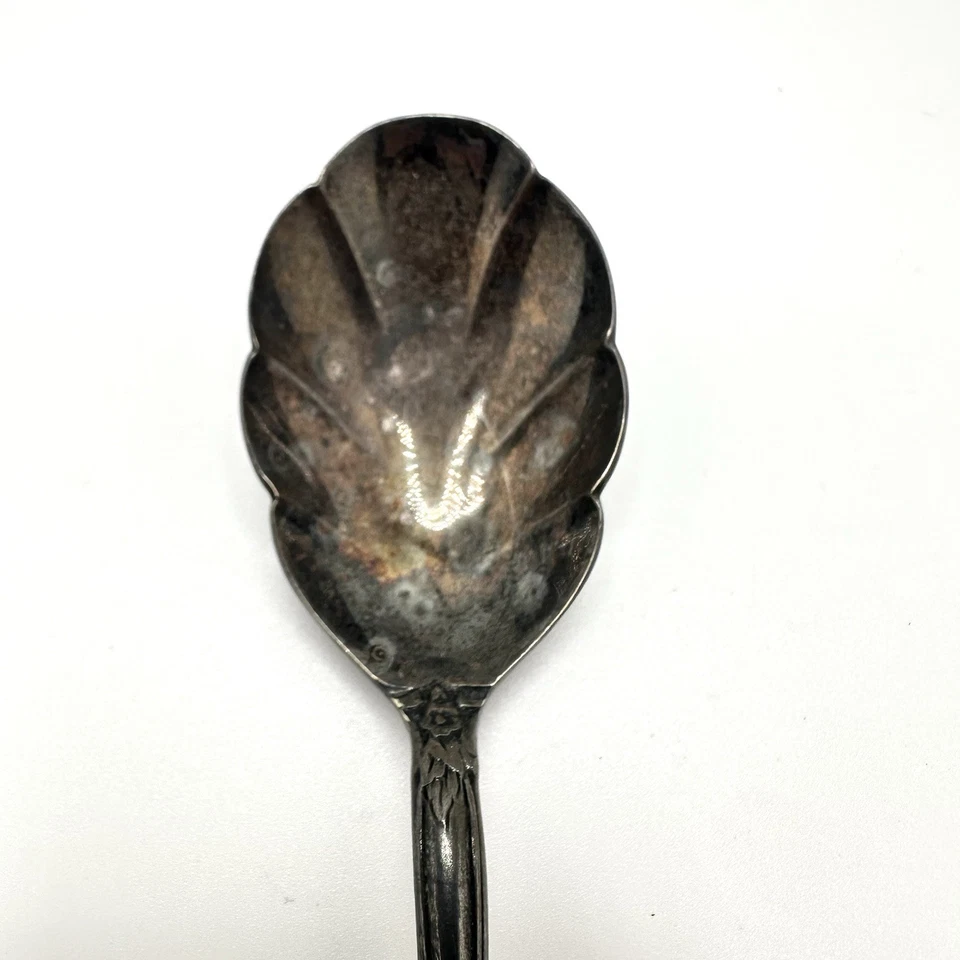 Cuchara festoneada de azúcar de plata profunda internacional de colección 5 3/8" Orleans Foto 4 de 4