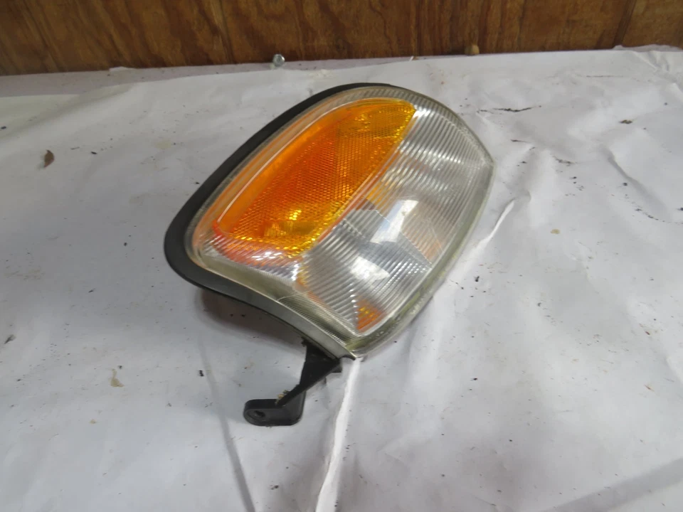 Nissan Frontier 2000 luz marcadora delantera izquierda conductor LH L Foto 4 de 4