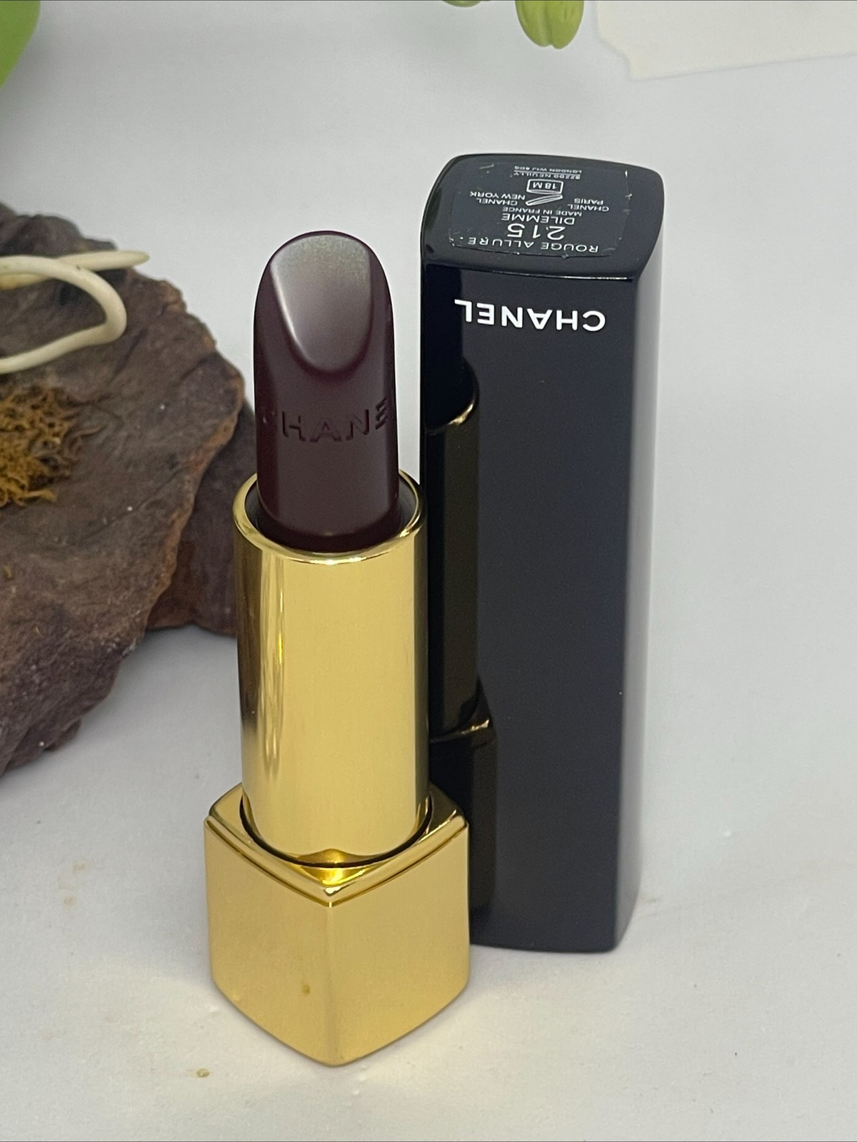 Chanel Rouge Allure Luminous Intense Lipstick - 215 Dilemme - New in Box thumbnail 4