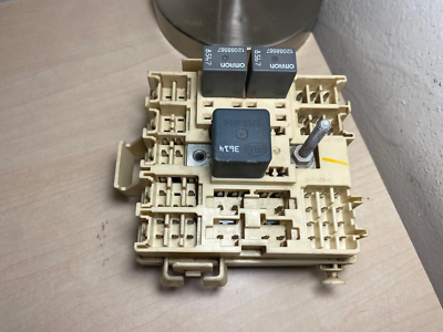 01 GMC SIERRA CHEVY SILVERADO Interior Dash Fuse Center