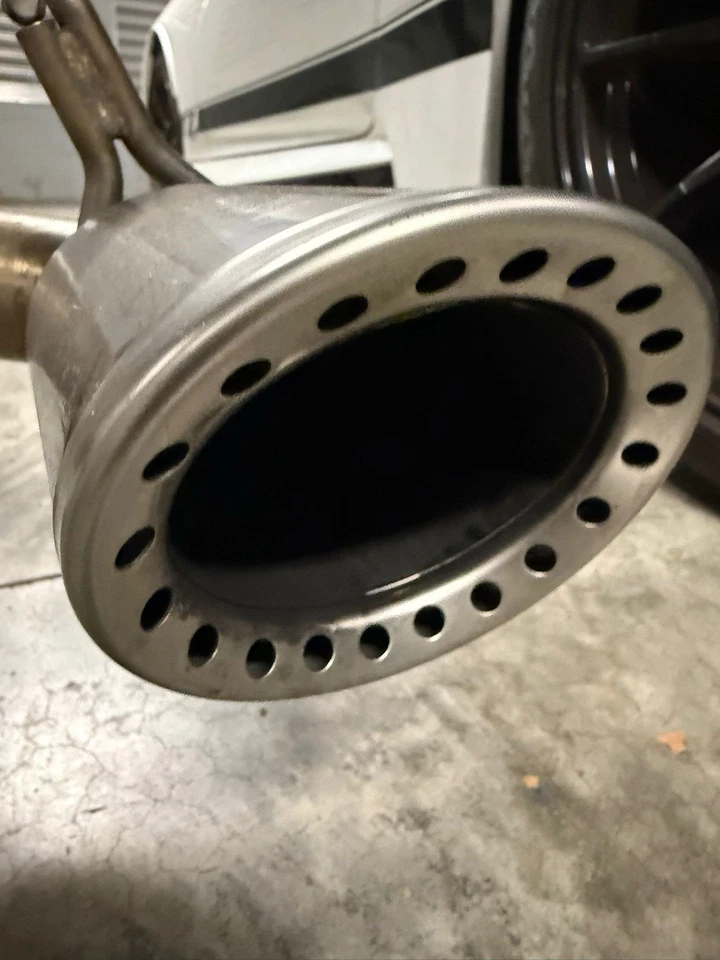 2024 Nissan Z Performance Nismo 3.0L RZ34 FABRICANTE DE EQUIPAMENTO ORIGINAL SISTEMA DE ESCAPE CAT-BACK - Imagem 4 de 4