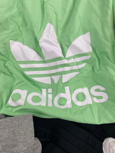 Lotto all'ingrosso donna Activewear NIKE UNDER ARMOUR ADIDAS 22 articoli prezzo al pubblico consigliato $637