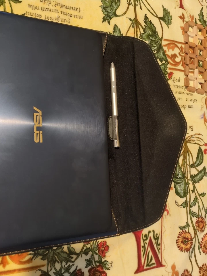 Asus ZenBook 360°Flip UX370UA, i7, 13", Win 11, 8GB RAM, Touchscreen+Pen+Case - Image 4 of 4