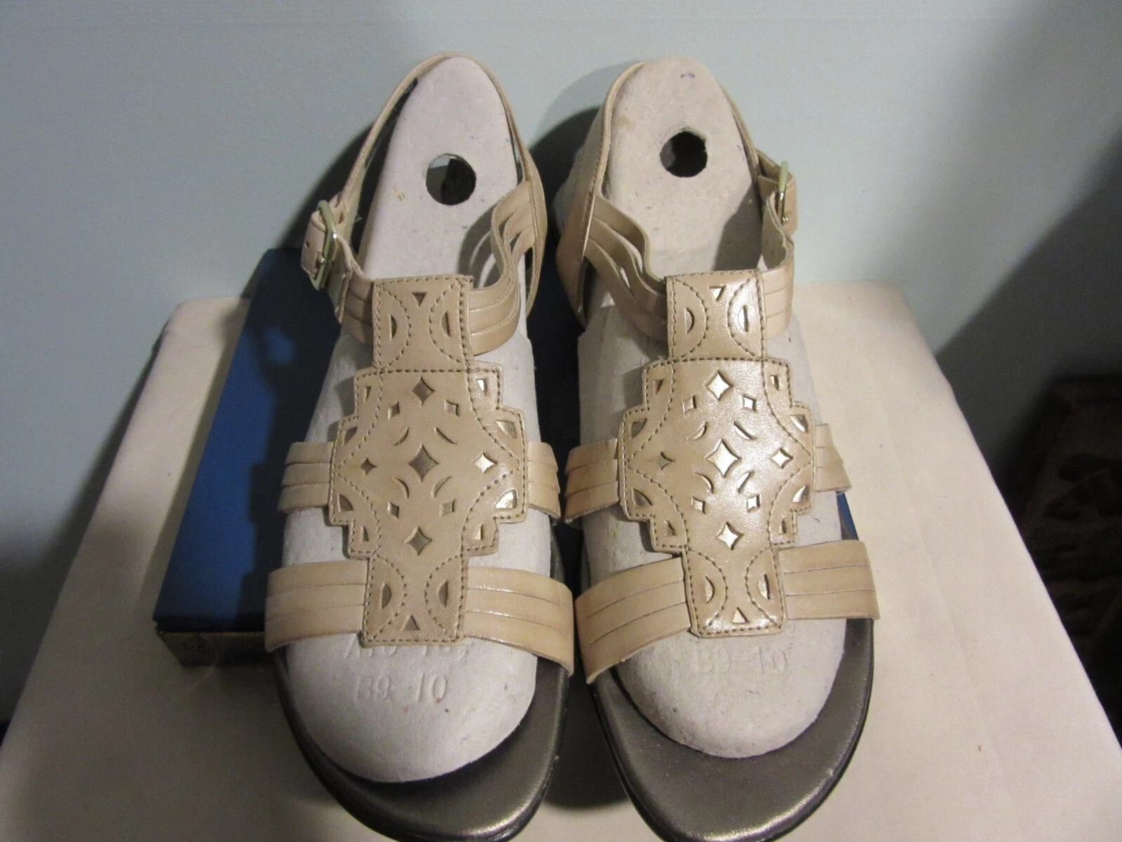 Sandali donna Clarks beige con cinturino in pelle 60527 taglia 10