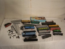 large lot HO model train parts engine, box cars, caboose, tressle