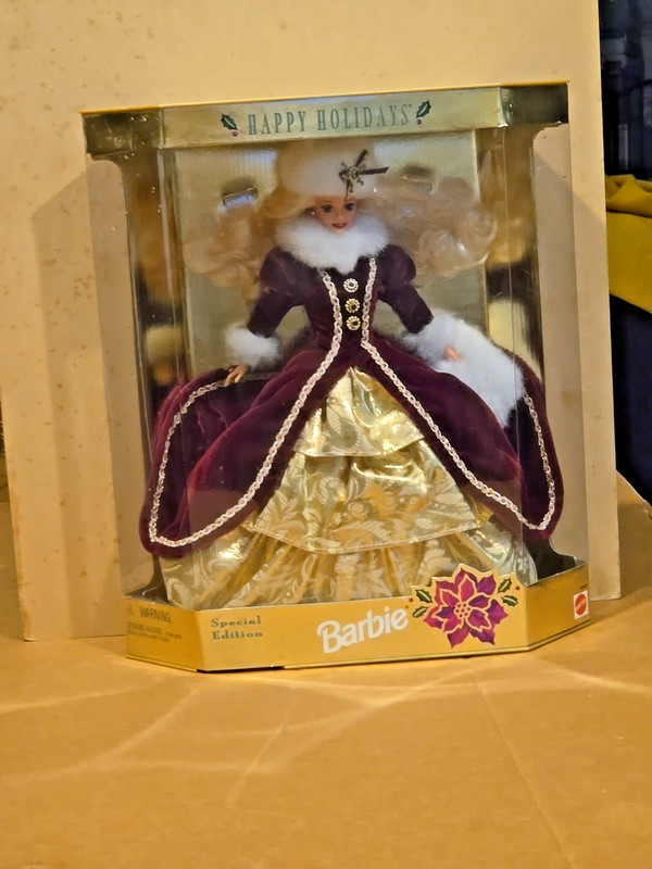 Mattel Barbie Doll Special Edition HAPPY HOLIDAY Christmas 1996 NIB 15646