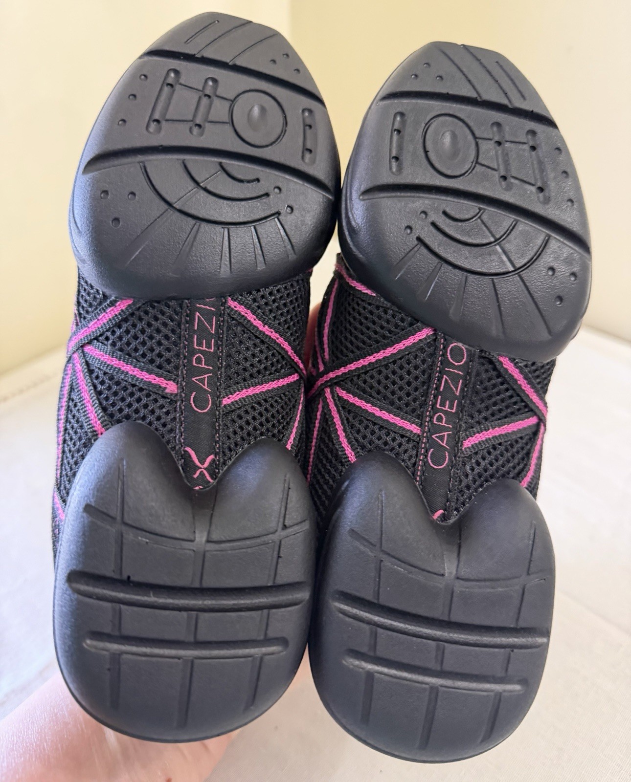 Capesio Dance Sneakers Split Sole Mesh BlackPINK Girls Youth Jazz Hip Hop 4.5