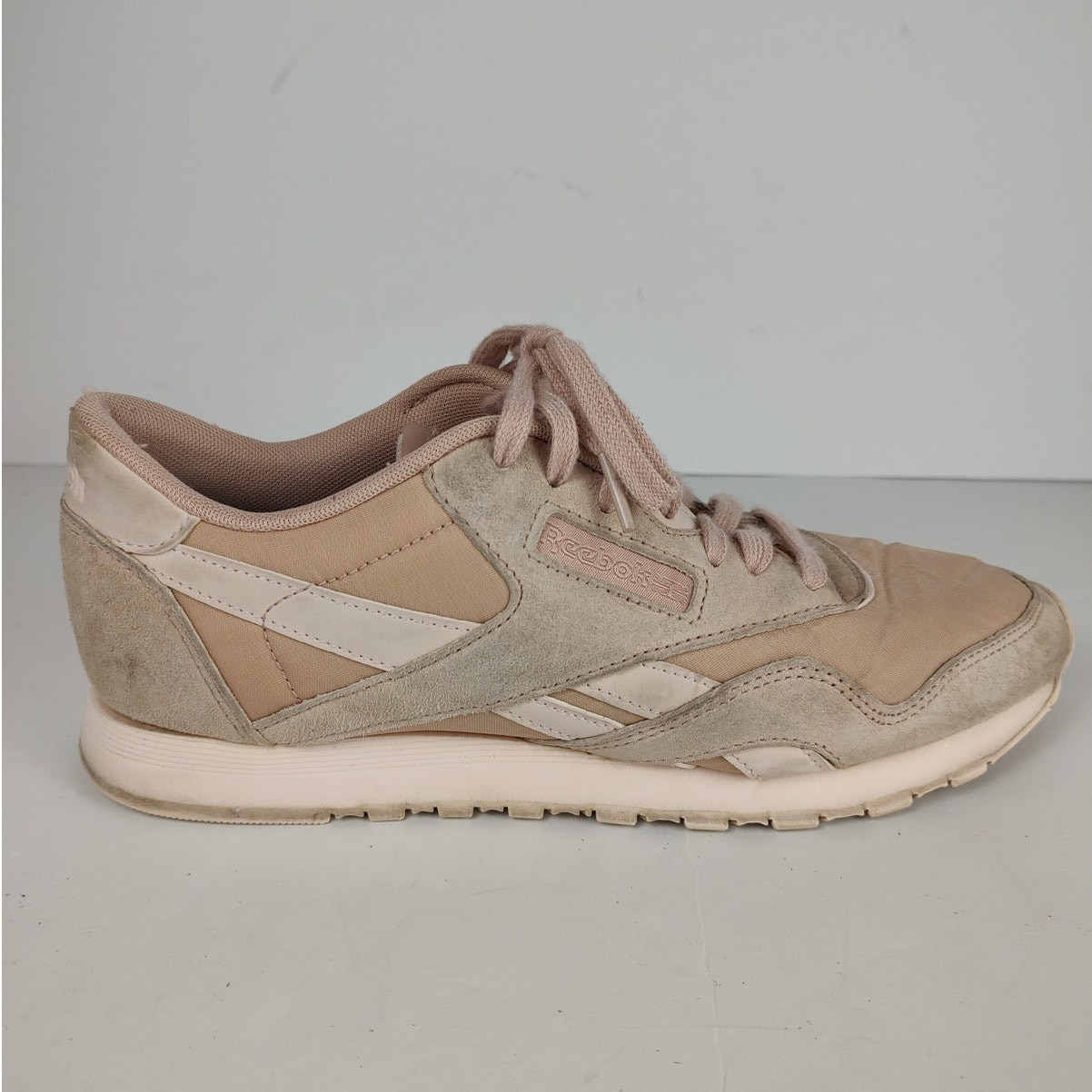 Reebok Classic Pink Stucco Retro Sneakers for Women Size 9