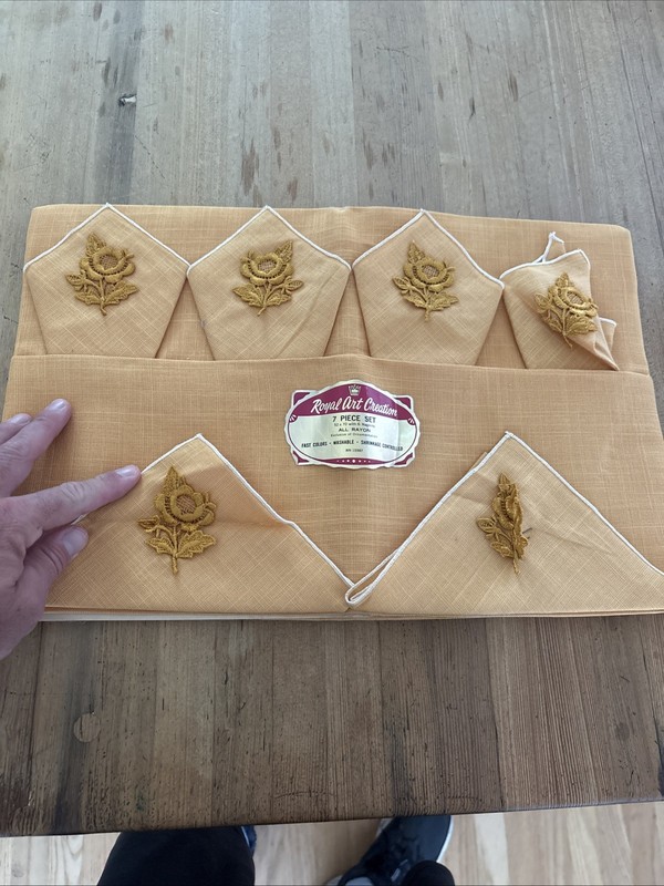 Royal Art Creation 7 Piece Set 52 X 70 W 6 Napkins 1970’s Rayon Washable