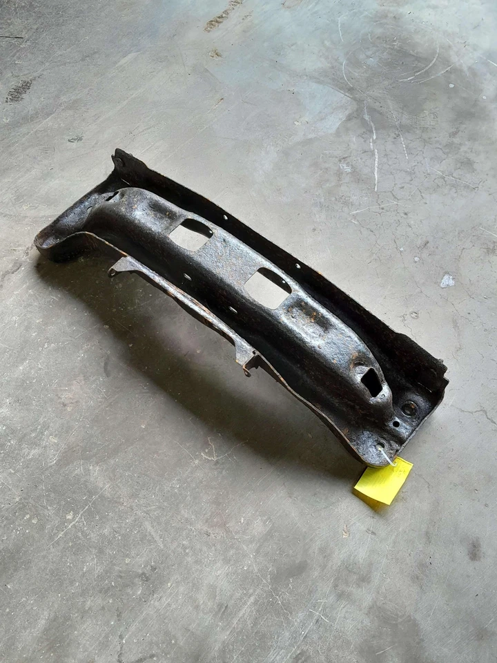 Subchasis travesaño trasero Pontiac Grand Am 1999-2005 OEM 22607044 Foto 3 de 4