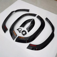 KIT ORNAMENTO NERO LUCIDO PER PALLONI RUOTA LARGHI PER DEFENDER 110 L663 2020