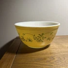 PYREX Glass Nesting Mixing Bowl #402 Shenandoah 1.5L Yellow Green 7 1/4" Vintage