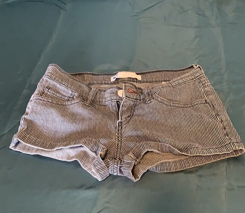 Levi's short button Striped blue and white womens size 25