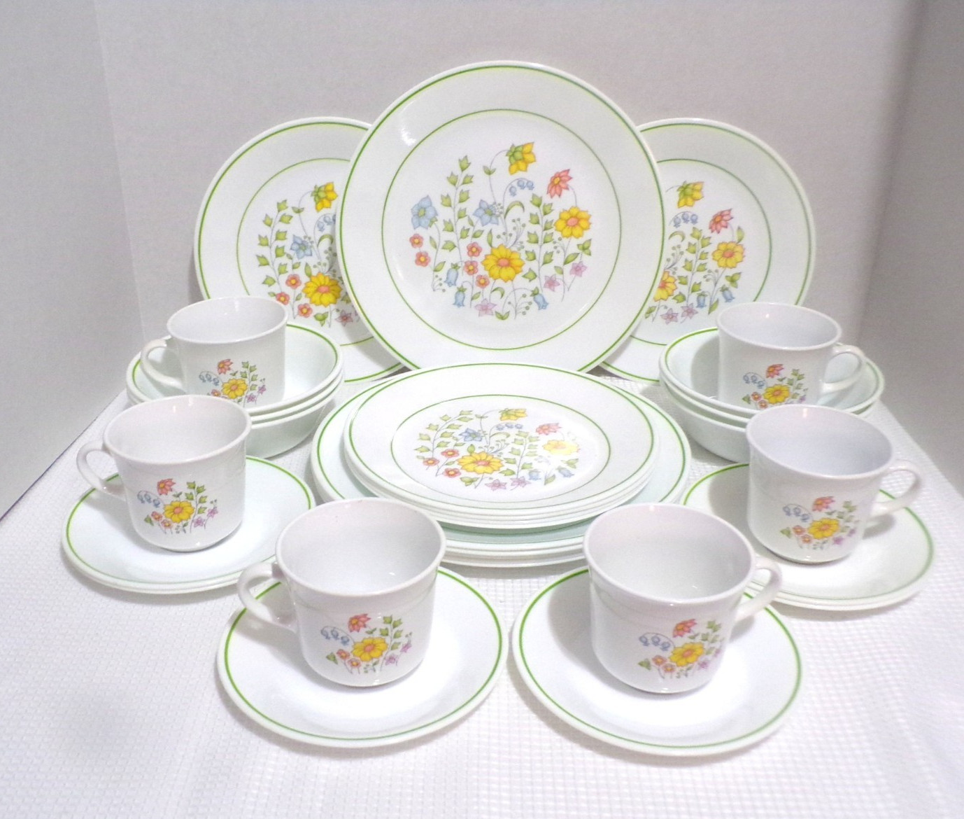 Vintage Corelle Dinnerware Service for 5 Spring Meadow 1976 