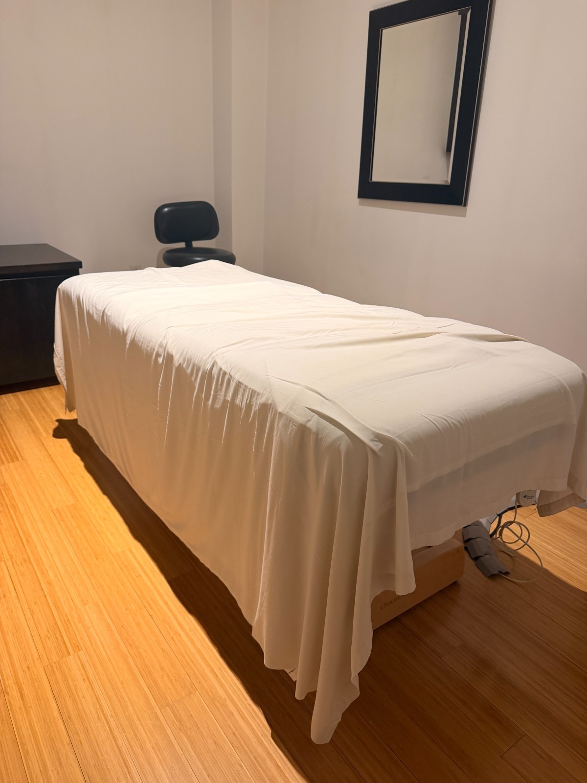 Lay down facial tables