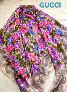 Grande écharpe en mousseline de soie GUCCI beige floral rose 132 cm 52 pouces femme