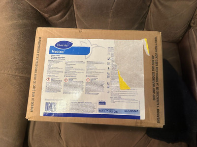 Diversey Vectra 5105047 Floor Finish Wax 5 Gallon, Damaged Box