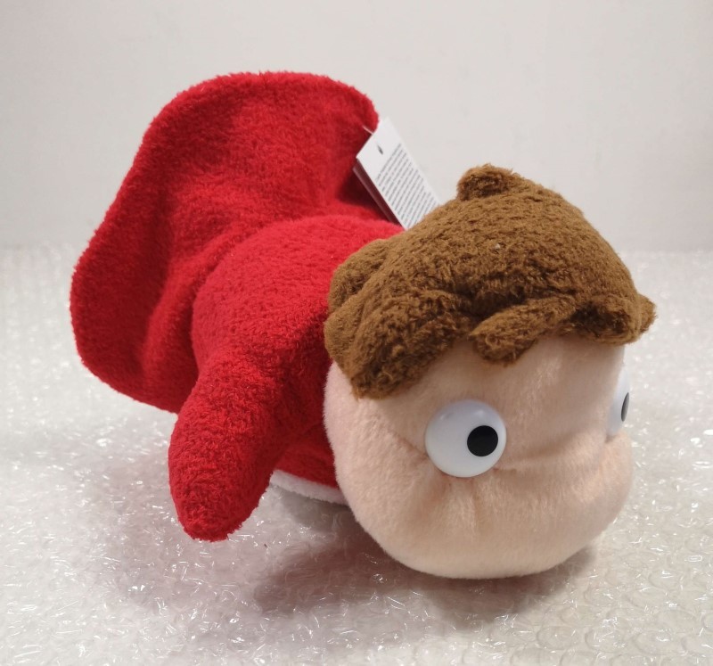 PELUCHE STUDIO GHIBLI PONYO SUR LA FALAISE / PONYO (GAKE NO UE NO PONYO) - (NEU