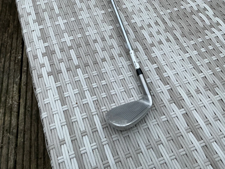 Slazenger Unisex V300 Steel Golf Club 9 Iron Right Hand  New - Image 3 of 4