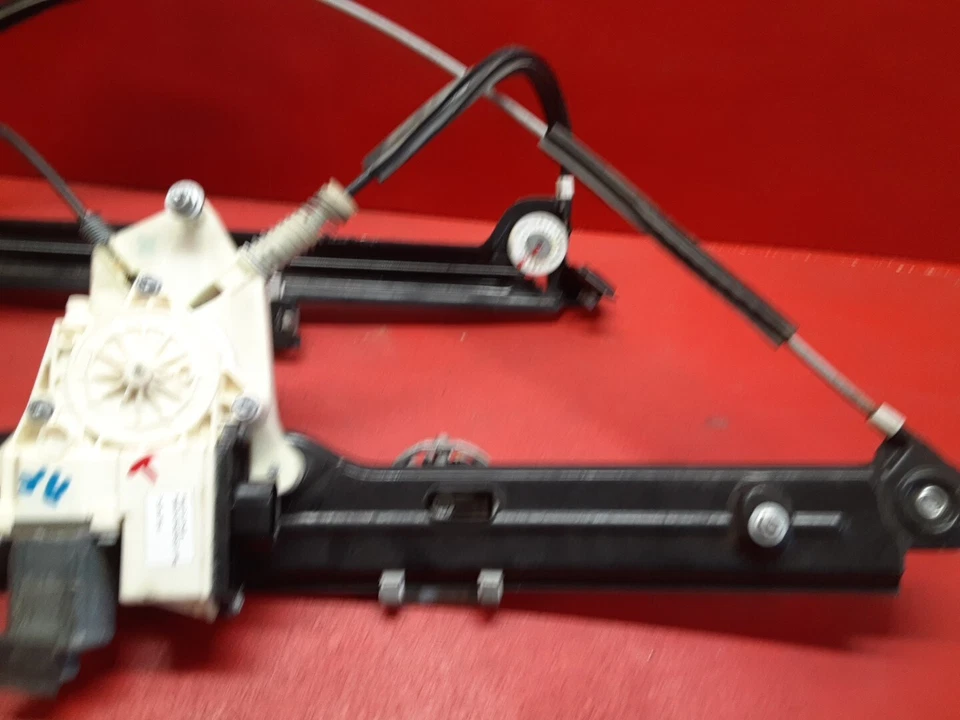 2010-2017 BMW 535i GT Window Regulator W/ Motor Assembly Front Right 51337197920 - Image 3 of 4