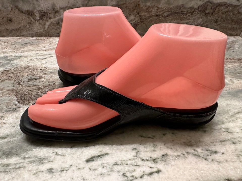 ECCO Sandals Flip Flops Womens EU 36 US 5 / 5.5 Black Patent Leather