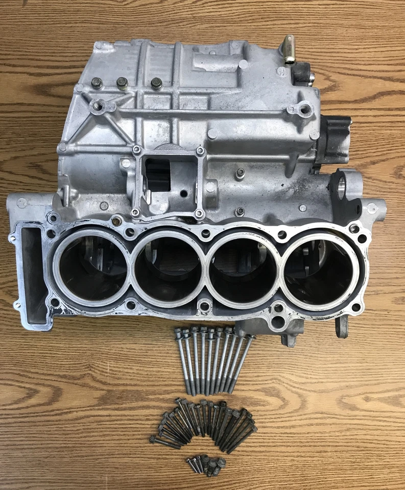 YAMAHA FJR1300 2003-2005, PIEZA CÁRTER # 5JW-15100-01-00 Foto 2 de 4