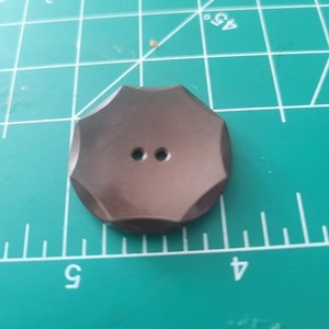 Colt # 108 2 hole button brown confirmed pattern 1 1/16"  excellent Bakelite