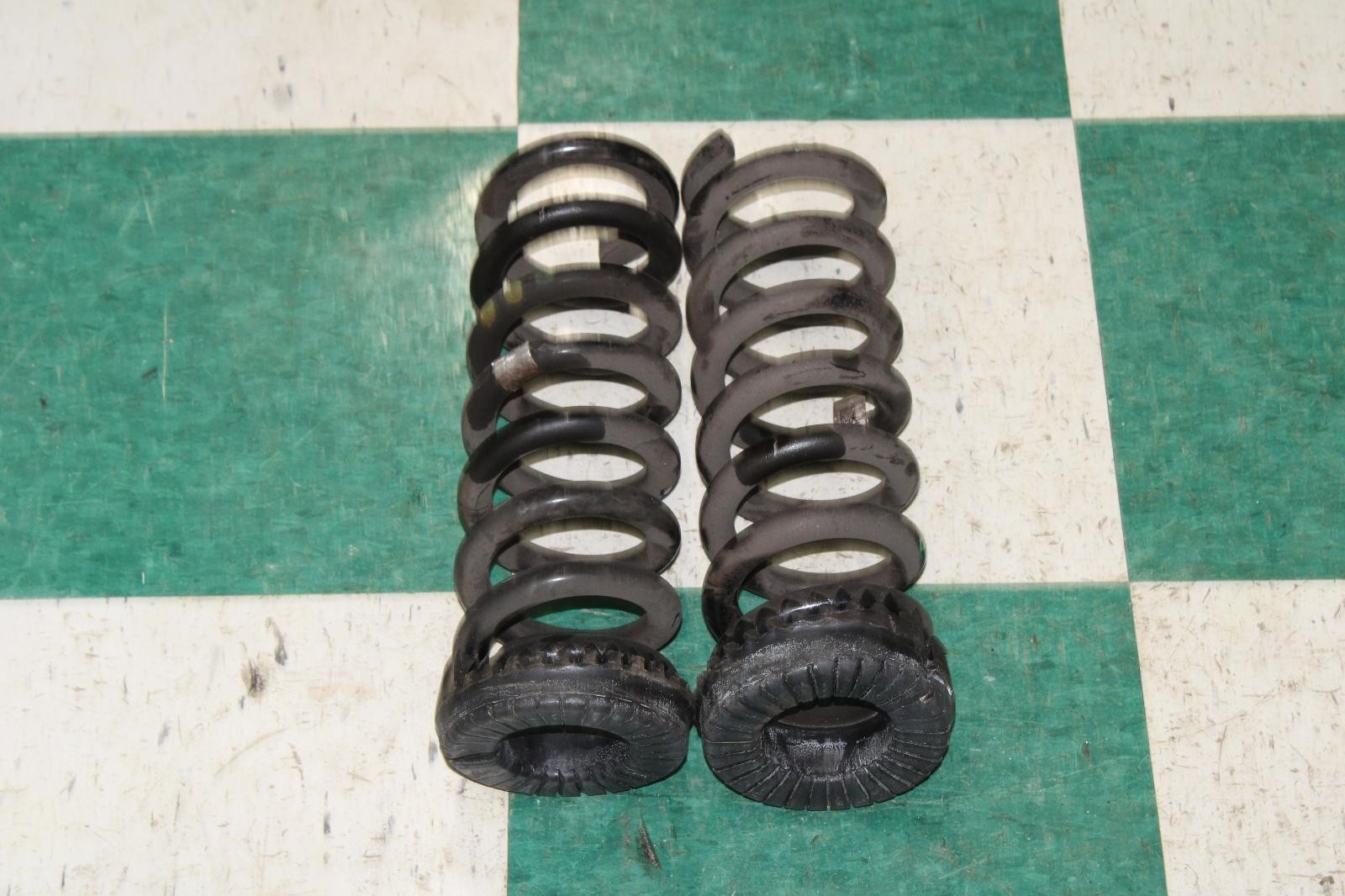 14-19 Ghibli Rear Suspension Pair Driver LH Passenger RH Coil Springs OE Factory