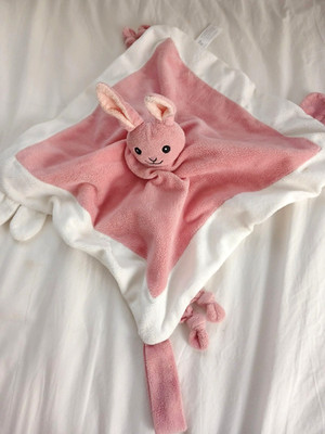 One More Cuddle - Kids Concept Edvin Rabbit Kuscheldecke Bettdecke Rosa Lovey
