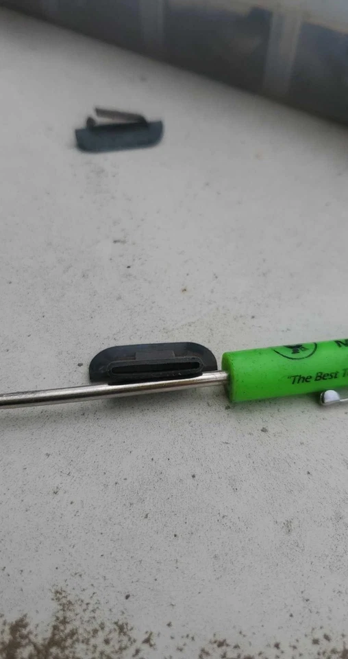 JUEGO DE 5 CLIPS DE CAPUCHA LIMPIAPARABRISAS DATSUN 620 ABS.  impreso en 3D  Foto 2 de 3