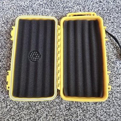 Baccarat Cigar Holder Hard Travel Case Yellow Fits Five Cigars NEW