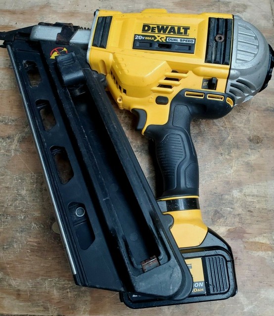 DEWALT DCN692B 20V 23.5" Cordless 30° Framing Nailer (Tool Only) for