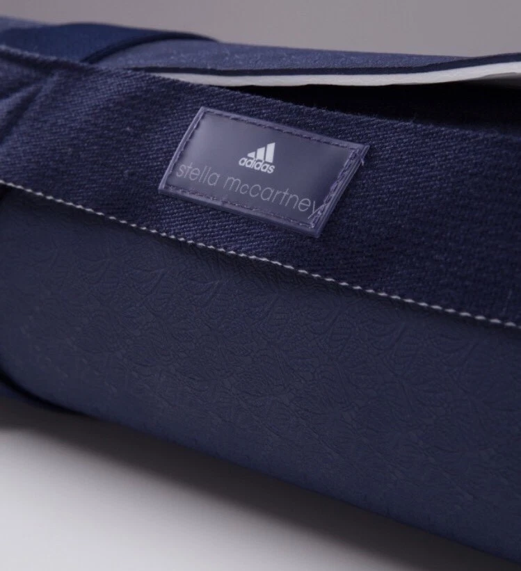 Adidas by STELLA MCCARTNEY Estera de Yoga con Asa de Transporte Reversible Azul/Blanco BP6414 Foto 3 de 4