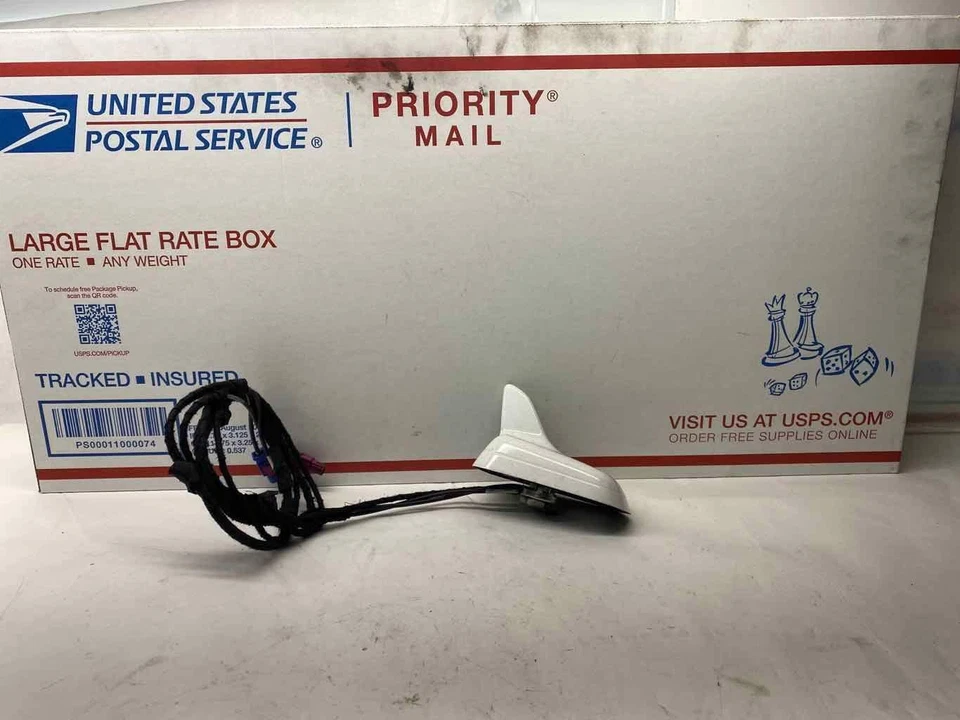 Mástil de antena de radio AUDI A4 2009-2012 con radio satelital aleta de tiburón montado en el techo Foto 2 de 4