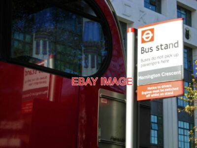 FOTO BUSSTAND CAMDEN TOWN IN LONDON BUSSTANDPLÄTZE WO BUSSE ZWISCHEN J LIEGEN