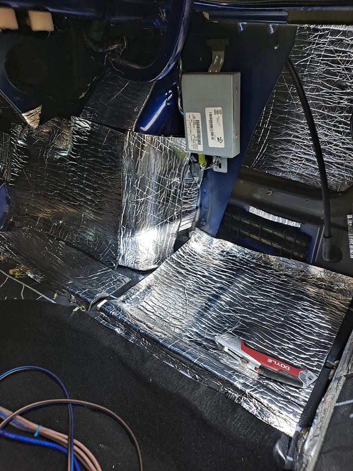 Amortiguador de sonido a prueba de ruido para automóvil furgoneta aislamiento protector térmico automático autoadhesivo Foto 2 de 4