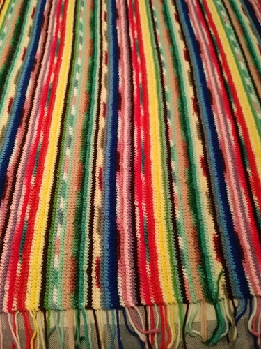 "Coperta vintage afghana all'uncinetto nonna lancio a righe arcobaleno 62""×48" - Foto 2 di 7