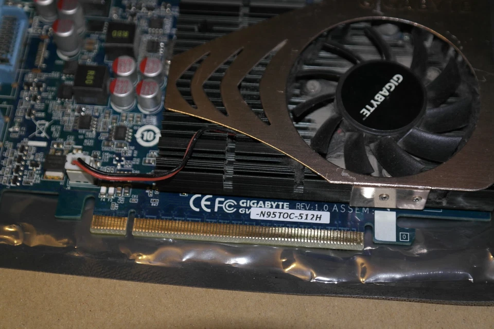 Gigabyte Nvidia GeFORCE 9500 GT 512 MB*16  PCI-e GPU dual 2*DVI S-VIDEO - Image 3 of 4