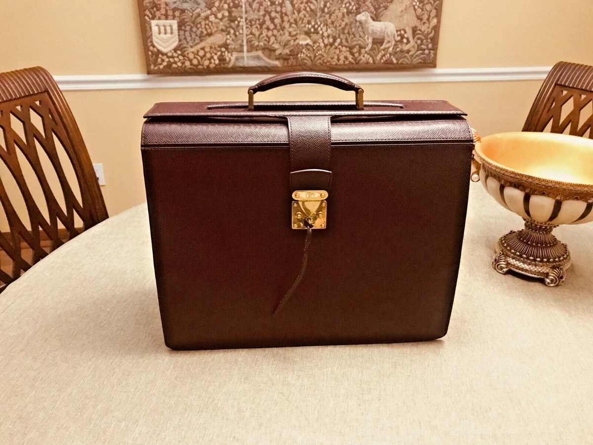 LOUIS VUITTON Taiga Leather Briefcase / Pilot - Lawyer Bag - Made In France