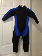 Akona kid wetsuit size M