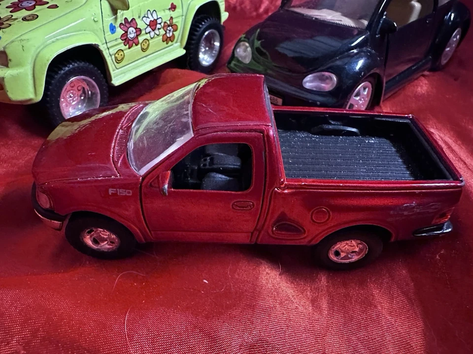LOT of 3 Vintage DIECAST TOY CARS! WELLY 1997 Ford F-150, S Rav 4, VW Beetle - Image 4 of 4