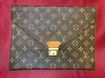 Auth LOUIS VUITTON Monogram rectangular clutch/snap closure gold plated hardware