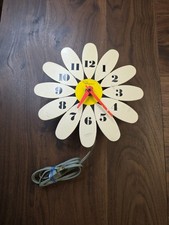 Vtg MCM Ingraham Daisy Flower Wall Clock Retro Plastic Working Model No. 30-247