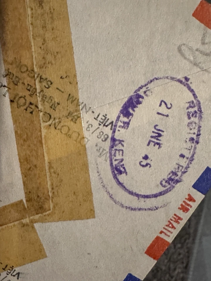 RARO SELLO DE CUBIERTA DE VIETNAM DEL SUR 1965 refugiados en balsa sobreimpreso a Escocia Reg Foto 3 de 4