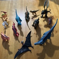 Lots of 12 plastic dinosaurs
