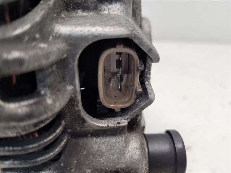 2005-09 Subaru Legacy (2.5L / Non Turbo) Alternator - Image 4 of 4