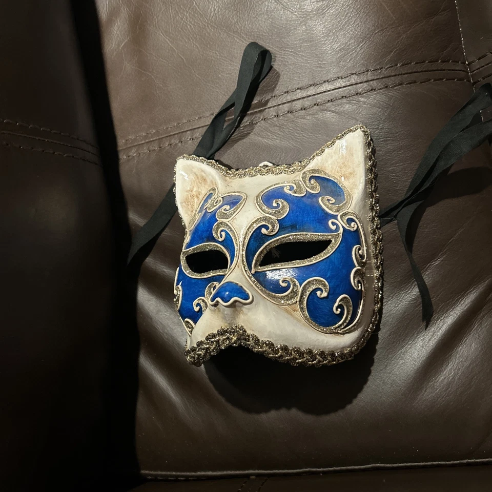 Balo Coloc Venetian Women’s Cat Masquerade Mask - Image 2 of 3