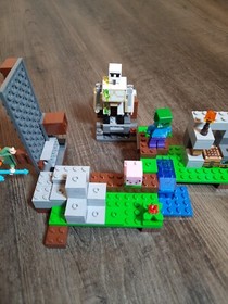LEGO 21123 Minecraft: The Iron Golem Retired 95% complete